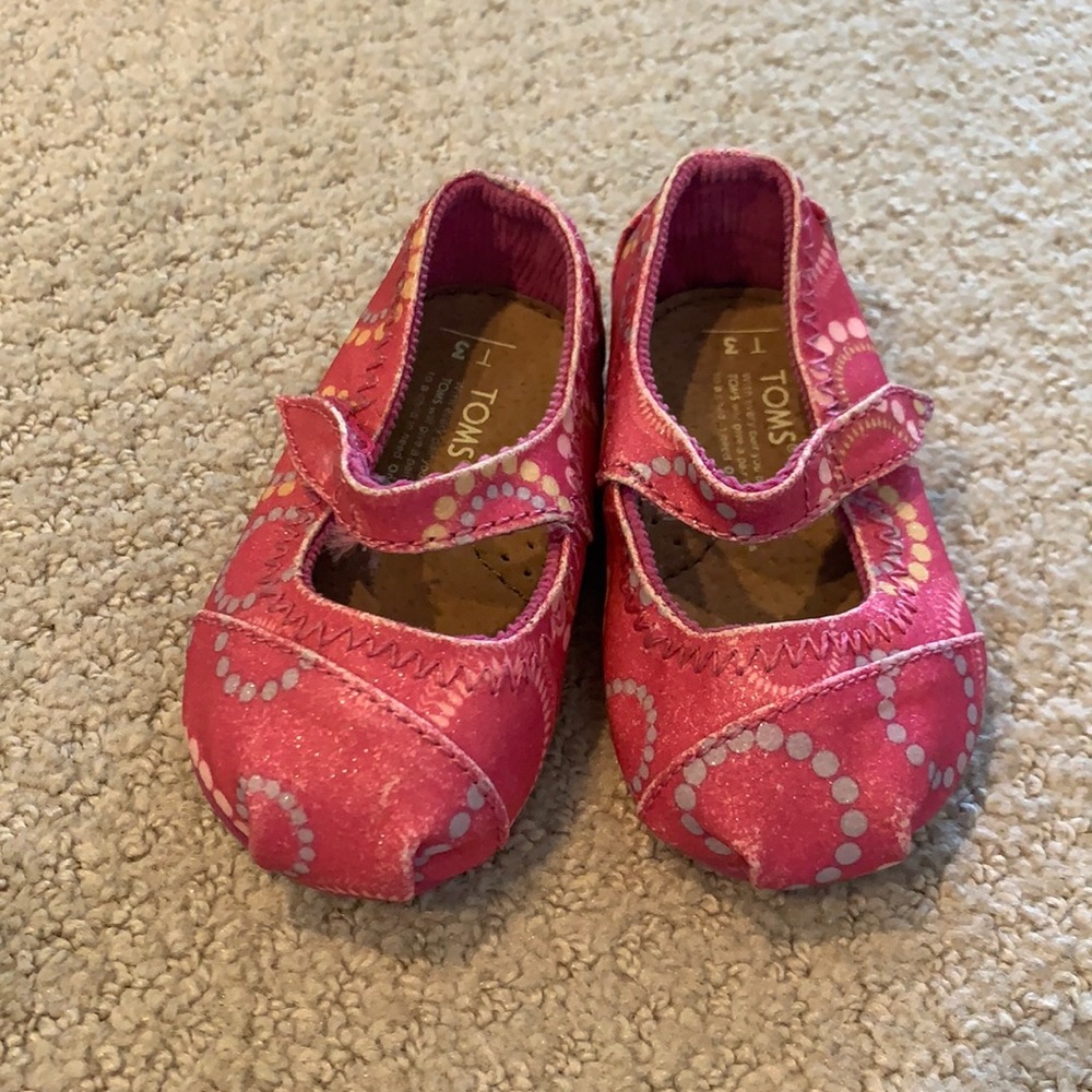 Pink TOMS size T3